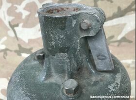 BasTAnt WS Base in metallo isolata per installazione antenna verticale  stazione radio WS19 - ottimo stato Accessori per apparati radio Militari