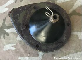 Base per antenna a stilo Base per antenna a stilo Base per montaggio stili su palo (d.32) con presa UHF -PL259 Accessori per apparati radio Militari