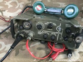 20TPL ITT-RACAL 20TPL  Ricetrasmettitore spalleggiabile in HF  Riceve e trasmette su 23 canali quarzati in AM-CW-LSB-USB Apparati radio