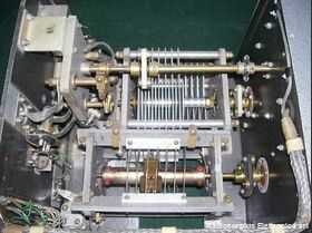  AccordatoreR-137 Accordatore di antenna di alta potenza HF/VHF R-137 Accordatori di antenna