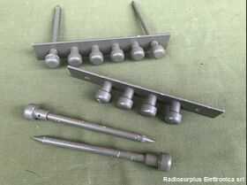 CL 811 Staffa metallo per fune     CL 811 Accessori per apparati radio Militari