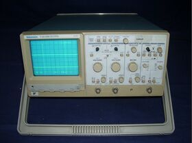 TEKTRONIX TAS 250 Oscilloscope TEKTRONIX TAS 250 Strumenti