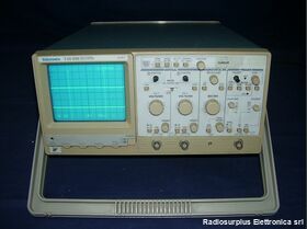 TEKTRONIX TAS 250 Oscilloscope TEKTRONIX TAS 250 Strumenti