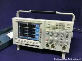  TEKTRONIX TDS 3012B Two Channel Color Digital Phosphor Oscilloscope  TEKTRONIX TDS 3012B Strumenti