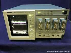 TEKTRONIX 11801B Digital Sampling Oscilloscope  TEKTRONIX 11801B Strumenti