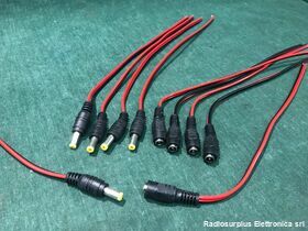  Lotto 5 pezzi Spina e Presa. 5 spine + 5 prese volanti DC innestate con cavo rosso/nero  Misura 5,5 x 2,1 mm Componenti elettronici