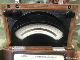 WE45 Weston Electrical mod. 45  Voltmetro per misure di labolatorio  Due portate in DC 150 - 300 Volt Accessori per apparati radio Militari