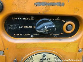 T-74/CRT-3 Trasmettitore di soccorso (GIBSON GIRL)   T-74/CRT-3 Trasmette segnale S.O.S. in modalita' manuale o automatica sulle frequenze di 500 Khz e 8364 Khz Apparati radio