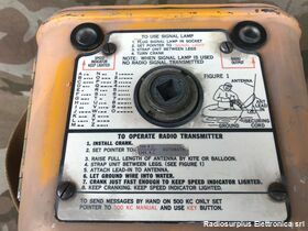 T-74/CRT-3 Trasmettitore di soccorso (GIBSON GIRL)   T-74/CRT-3 Trasmette segnale S.O.S. in modalita' manuale o automatica sulle frequenze di 500 Khz e 8364 Khz Apparati radio
