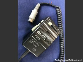 F22 Microfono Preamplificato con Eco  ALAN F22  Con spina din Accessori