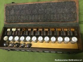 BX-49 Box Ricambi BC-611  BX-49  Contiene 12 quarzi rx e  tx con relative bobine e 5 valvole di ricambio Accessori per apparati radio Militari