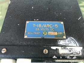 T-18/ARC-5 T-18/ARC-5  Trasmettitore serie Command Set  Doppia antenna, sintonia da 2,1 - 3 Mhz Apparati radio