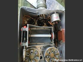 T-18/ARC-5 T-18/ARC-5  Trasmettitore serie Command Set  Doppia antenna, sintonia da 2,1 - 3 Mhz Apparati radio