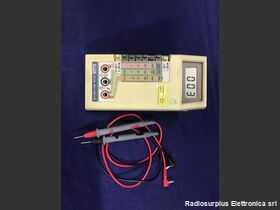 FLUKE 8020A FLUKE 8020A  Mutimetro portatile con dispay LCD a 3,5 cifre Strumenti