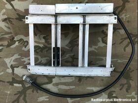 FT-220-A FT-220-A  Rack di montaggio per ospitare contemporaneamente  tre ricevitori radio aeronautici della serie ARC-5. Accessori per apparati radio Militari