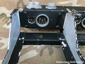 MT-71/ARC-5 MT-71/ARC-5  Supporto a dopppio scomparto per il montaggio di due trasmettitori radio aeronautici della serie AN/ARC-5. Accessori per apparati radio Militari