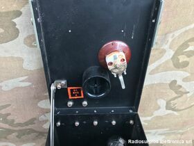 BC-222 BC-222  Ricetrasmettitore spalleggiabile del 1941 WW2  Frequenza operativa da 27,7 - 52,2  Mhz in AM Apparati radio
