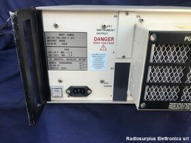 FLUKE 5200A Programmable AC Calibrator  FLUKE 5200A  Generatore di tensioni alternata di altissima precisione Strumenti