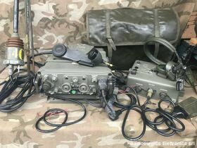 RV-3/13/V RV-3/13/V  Stazione radio veicolare in VHF FM da 26 a 71,95 Mhz  Composta da :ricetrasmettitore ER-95A/I,amplificatore interfonico AI-100, Apparati radio