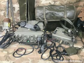 RV-3/13/V RV-3/13/V  Stazione radio veicolare in VHF FM da 26 a 71,95 Mhz  Composta da :ricetrasmettitore ER-95A/I,amplificatore interfonico AI-100, Apparati radio