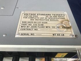 FLUKE 332D/AB FLUKE 332D/AB  Generatore e calibratore di tensioni continue da 0 - 1111 Volt Strumenti