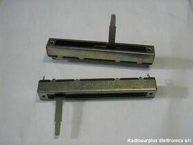 7625 Potenziometro Slider 100 KoHm. Fiss. 82mm. A saldare Resistenze e Potenziometri