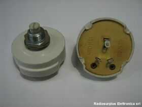 RUV10M Potenziometro fuoco 10 MoHm. Perno 3 x 5 da pannello Resistenze e Potenziometri