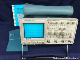 TEKTRONIX 2445B Oscilloscope  TEKTRONIX 2445B  Oscilloscopio analogico 150 Mhz 4 canali  Strumenti