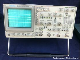TEK2246 TEKTRONIX 2246    Oscilloscopio 4 canali 100 Mhz Strumenti