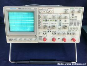 TEK2246 TEKTRONIX 2246    Oscilloscopio 4 canali 100 Mhz Strumenti