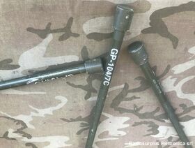 GP-104/7C GP-104/7C  Kit tre pezzi picchetti in alluminio Accessori per apparati radio Militari