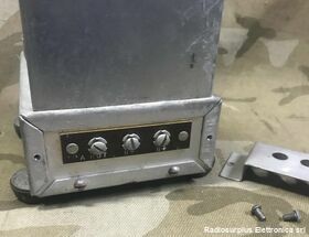 MI-8319 Alimentatore a vibratore  MI-8319  Alimentatore CC con vibratore a 6Volt e valvola raddrizzatrice Accessori per apparati radio Militari