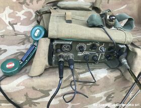20TPL ITT-RACAL 20TPL  Ricetrasmettitore spalleggiabile in HF  Riceve e trasmette su 23 canali quarzati in AM-CW-LSB-USB Apparati radio