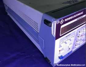 ROHDE & SCHWARZ SMG Signal Generator     ROHDE & SCHWARZ SMG Strumenti