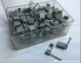 clipcavi110 Fermacavi da parete per cavo Piatto 11mm  Chiodo in acciaio, blister 100 pezzi Ricambi Elettrici