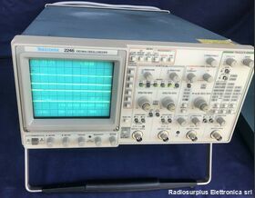TEK2246 TEKTRONIX 2246    Oscilloscopio 4 canali 100 Mhz Strumenti