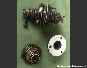 IN-89 IN-89 Isolatore passante per antenna filare Isolato in ceramica, diametro 52 mm, foro 19 mm Accessori per apparati radio Militari