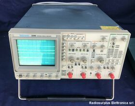 TEK2246 TEKTRONIX 2246    Oscilloscopio 4 canali 100 Mhz Strumenti