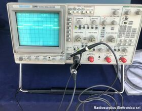 TEK2246 TEKTRONIX 2246    Oscilloscopio 4 canali 100 Mhz Strumenti