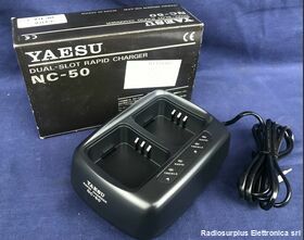 NC-50 Dual-Slot Rapid Charge  YAESU NC-50  Carica batteria rapido da tavolo Accessori