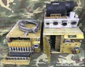 AN/ARC-3 AN/ARC-3  Stazione radio aeronautica, VHF 150-156 Mhz composta da:  Trasmettitore T-67/ARC-3  Ricevitore R-77/ARC-3  Alimentatore 28 Volt J-68/ARC-3 Apparati radio