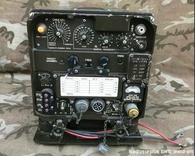 RT-323A/VRC-24 Ricetrasmettitore UHF RT-323A/VRC-24 Apparati radio