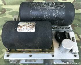 AN/ARC-3 AN/ARC-3  Stazione radio aeronautica, VHF 150-156 Mhz composta da:  Trasmettitore T-67/ARC-3  Ricevitore R-77/ARC-3  Alimentatore 28 Volt J-68/ARC-3 Apparati radio