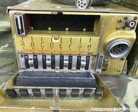 AN/ARC-3 AN/ARC-3  Stazione radio aeronautica, VHF 150-156 Mhz composta da:  Trasmettitore T-67/ARC-3  Ricevitore R-77/ARC-3  Alimentatore 28 Volt J-68/ARC-3 Apparati radio