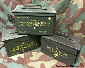 Cassetta lamiera 5,56 mm Cassetta portamunizioni in lamiera 5,56 mm. Mis. cm 28x14x18 -usata Militaria