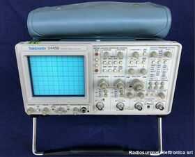 TEKTRONIX 2445B Oscilloscope TEKTRONIX 2445B Strumenti