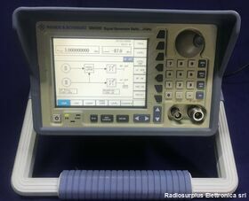  ROHDE & SCHWARZ SM300 Generatore di segnali da 9Khz a 3 Ghz Strumenti