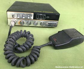 INTEK 49 PLUS INTEK 49 PLUS  Ricetrasmettitore cb 40 canali  nei modi AM/FM. Apparati radio