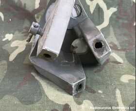 MP-68 Staffa per antenna AB15 + BX33 MP-68 Apparati radio militari