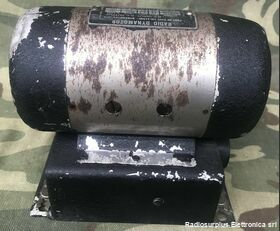 KS-5606-L2 Radio Dynamotor  KS-5606-L2  Parte della stazione CW-21441  Ingresso 28 Volt DC  2,9 A  Uscita 330Volt DC  135 mA Accessori per apparati radio Militari